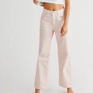 NWT! The Ragged Priest Dad Jeans Pink Checkerboard
Size: 32